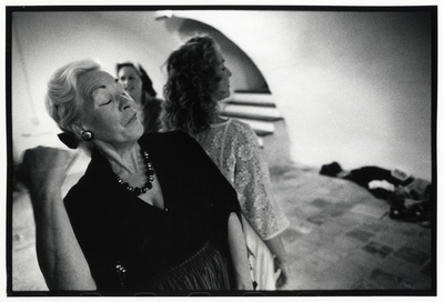 108053 Afbeelding van de voorbereidingen voor een opera-uitvoering door een gastgezelschap in de Gemeentelijke ...